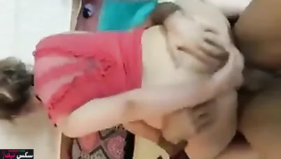 عنتيل واخد فرسة مصرية على زبه وفاشخ كسها