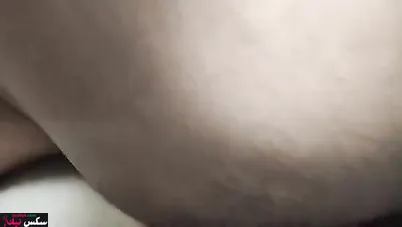 مصرية محرومة من النيك جارها بيفشخها على السرير