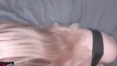 قحبة بتمص الزب وتاخده كامل في طيزها