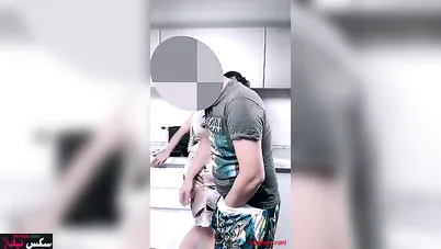 عربية شرموطة جارها بينيكها في المطبخ على الواقف