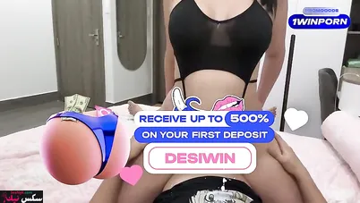 قحبة عراقية تتنطط على الزب وتطلب تقفيش بزازها