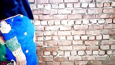 شرموطة مصرية بتمص زب جارها وتتناك على الواقف