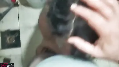 متناكة مصرية بتعرض طيزها قبل نيكها على الواقف