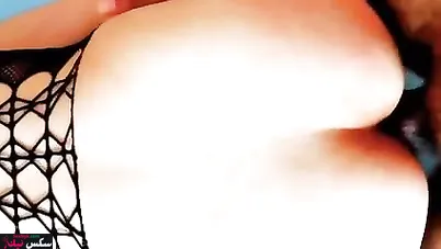 اخوها بيدخل عليها وهي بتجيبهم ويطلع زبه ويفشخ كسها