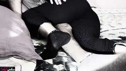 خليجي ديوث بيصور زوجته المربربة على السرير