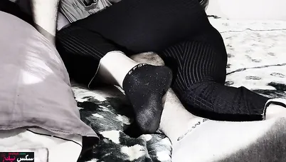 خليجي ديوث بيصور زوجته المربربة على السرير