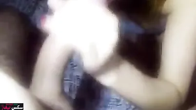 خليجية صحبتها بتصورها وهي بتمص زب زوجها