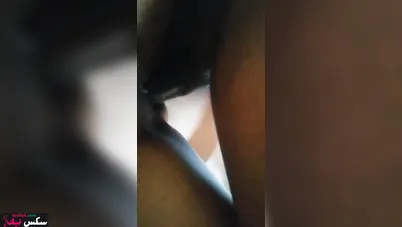 عربية فاتحه كسها لحبيبها وتوثق لحظة نيكها على الواقف