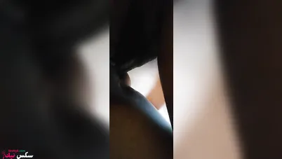 عربية فاتحه كسها لحبيبها وتوثق لحظة نيكها على الواقف