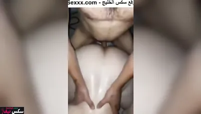 اتنين اصحاب واخدين شرموطة البيت بيبدلو عليها