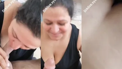 مدام مصرية بتتصور وهي بتمص زب صاحب جوزها