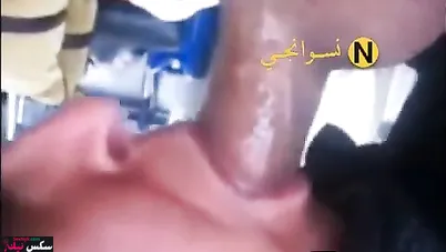 محجبة خليجية بتتضح مع ابو جاسم وتمص زبه الكبير