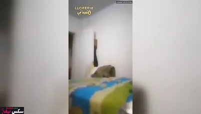 عربية جسمها ناعم بتقول كلام يهيج وتبلع الزب في طيزها
