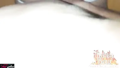 لبوة خليجية بتنام للزون على بطنها وتسيبه يتعامل