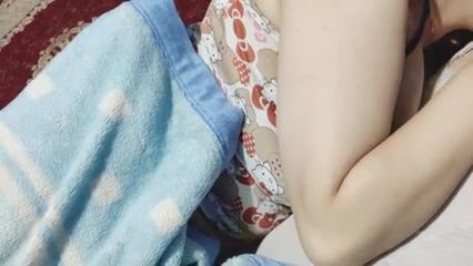 ممحونة مغربية اخوها هاج على بزازها وتدلكله زبه
