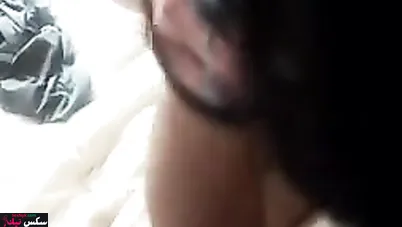 شرموطة عراقية اخوها بيلحس كسها وينيكها طول الليل