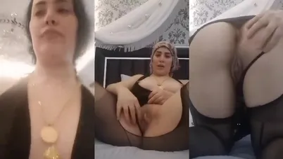 لبوة ممحونة فاتحه كسها على الاخر ونازله فيه فرك ونيك