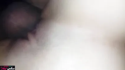 مصرية خاينة بتمص زب حبيبها وتصور زبه وهو بيدخل فيها