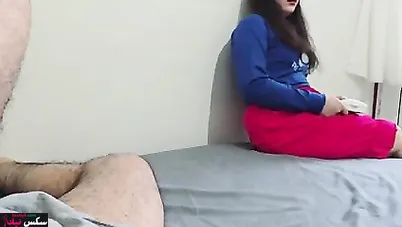 شرموطة مغربية بتهيج على زب اخوها وتركبه على السرير