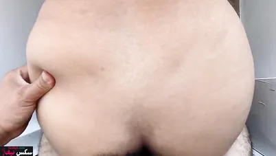 عراقية ابن عمها بيحط زبه كله في طيزها الكبيرة ويصورها