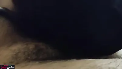 بتمص الزب زي الخبيرة وتنزل عليه بطيزها المربربة