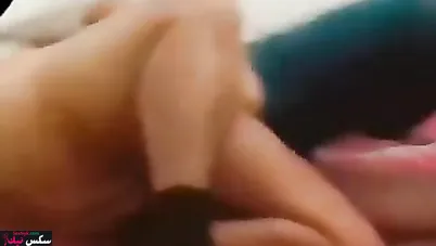 مصرية بتتناك في بيتها وعيشها واخده على زبه ومش راحمها