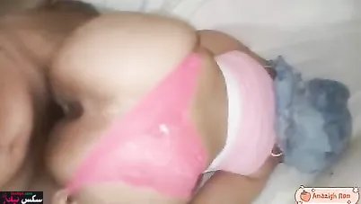 حبيبها بينيك طيزها الكبيرة وهي لبسالة الكلوت البينك