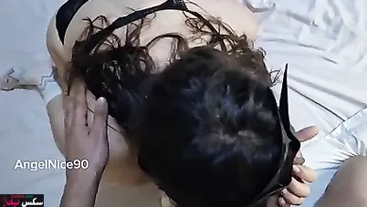 مغربية جسمها ملبن بتمص الزب وتنزل عليه بكسها