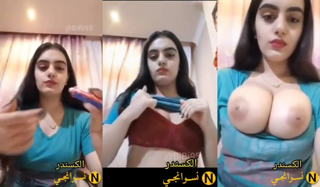 بنوتة خليجية جميلة بتصور في بزازها المدورة وتدلع