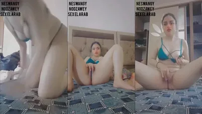 شرموطة خليجية بتفتح كسها وتجيبهم وتتصور لحبيبها