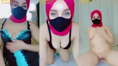 مزة عربية قاعده تعرض في جسمها الناعم وبزازها الكبيرة