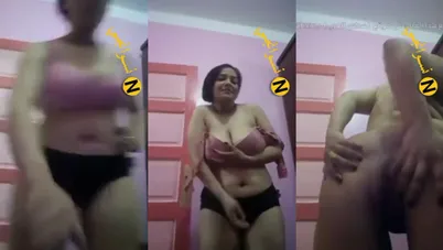 بتقف وتفتح كسها على الاخر لعشيقها وهيجانة على الاخر