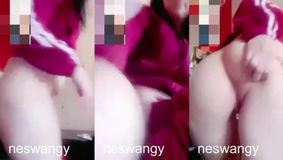 بتفتح في طيزها الكبيرة على الاخر وصوتها عالي