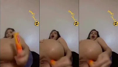 طالعه لايف وفاشخه كسها وطيزها بالزب الصناعي وتصرخ