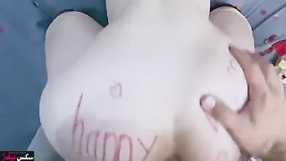 بتفتح لحبيبها طيزها الكبيرة وتقوله افشخها ووسعها