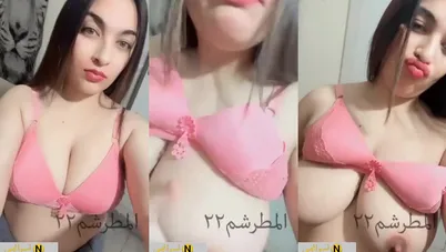مزة مصرية نازله تقفيش في بزازها الجامدة لحبيبها وتدلع