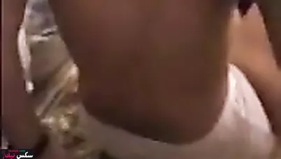 خليجية حبيبها راكب فوقها ومش راحم كسها ويصورها