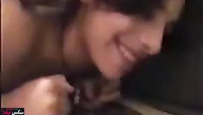 خليجية حبيبها راكب فوقها ومش راحم كسها ويصورها