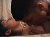 خليجية حبيبها راكب فوقها ومش راحم كسها ويصورها