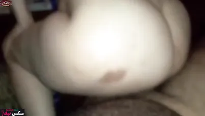 مصرية جسمها نار بتاخد الزب بين بزازها وفي كسها الهيجان