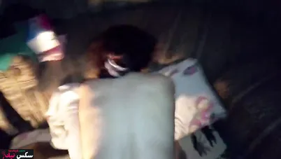 بينيك في طيزها الكبيرة خلفي والمتناكة تصرخ وتقوله براحه