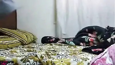 سهرة مع مصرية متناكة بتمص الزب وتتركب على السرير