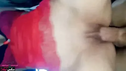 حبيبها بيحط زبه كامل في كسها المولع وهي تصرخ