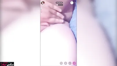 البت هاجت ونازله فرك في كسها وتقفش بزازها الكبيرة