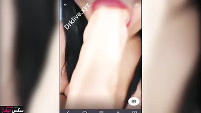 خليجية منقبة ماسكه بزازها وبتقفشهم وتعرض طيزها