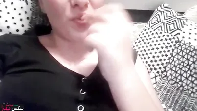 مزة مصرية هاجت وقلعت هدومها وبتصور بزازها لحبيبها