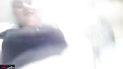 مزة مصرية هاجت وقلعت هدومها وبتصور بزازها لحبيبها