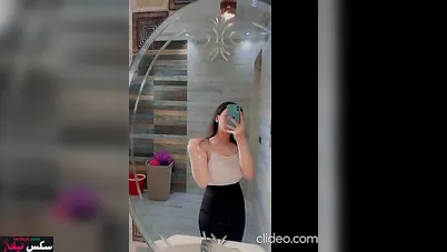 ممحونة مصرية واقفه تصور في جسمها لحبيبها وتدلع