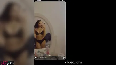 ممحونة مصرية واقفه تصور في جسمها لحبيبها وتدلع