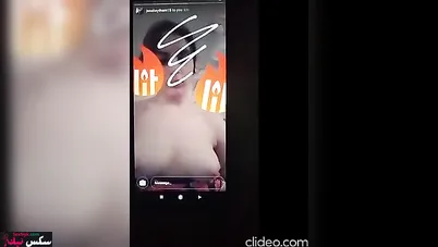 لبوة مصرية بتعرض جسمها لحبيبها في مكالمة فيديو